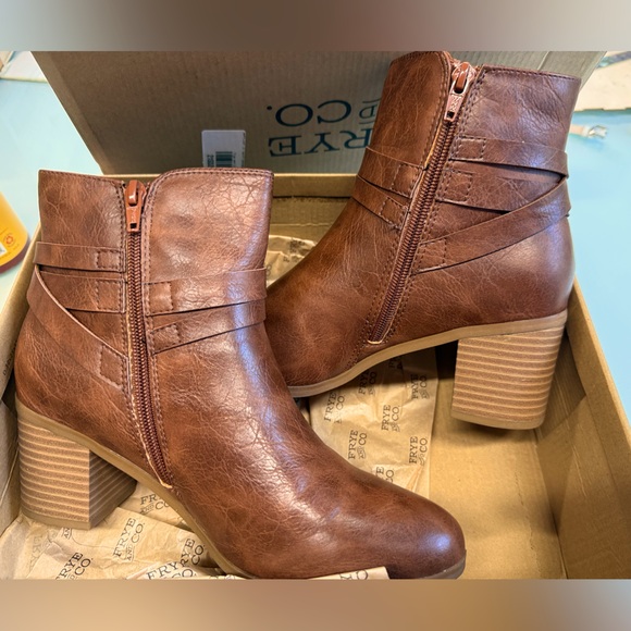 FRYE AND CO. Shoes - Frye & Co Italia Stacked Heel Booties, Cognac, Size 8